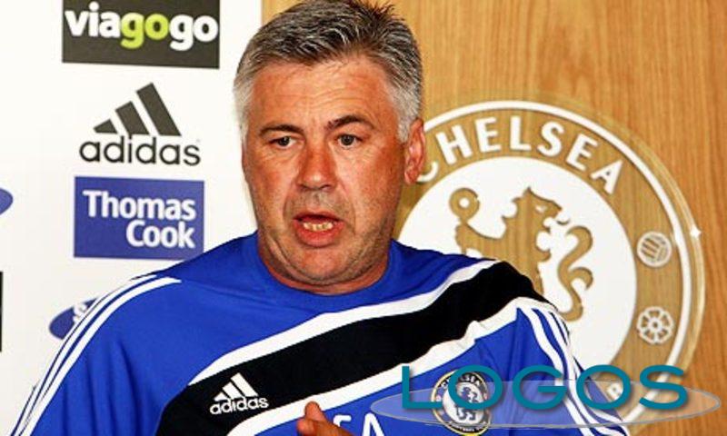 Sport - Carlo Ancelotti con la maglia del Chelsea (Foto internet)