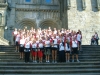 Bernate - Il gruppo della fiaccolata all'arrivo a Santiago de Compostela