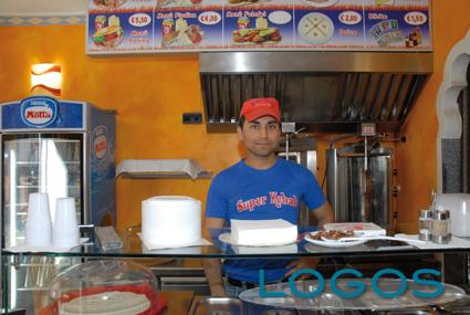 Castano Primo - Rizwan nel suo 'Super Kebab' 