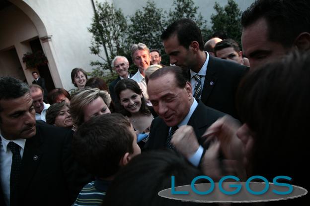 Attualità - Silvio Berlusconi esulta ad Arconate nel 2007