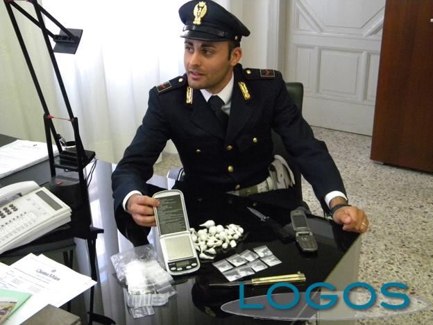 Legnano - Sequestrati droga e coltelli