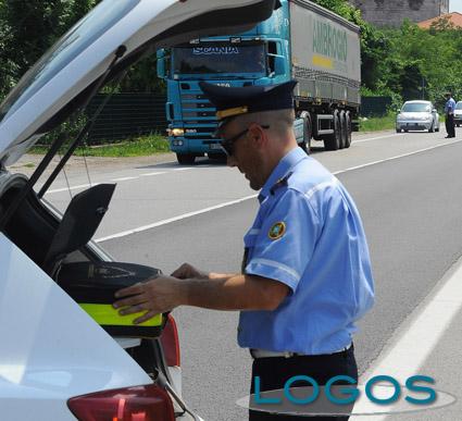 Turbigo - Brucia l'auto. Interviene la Polizia locale