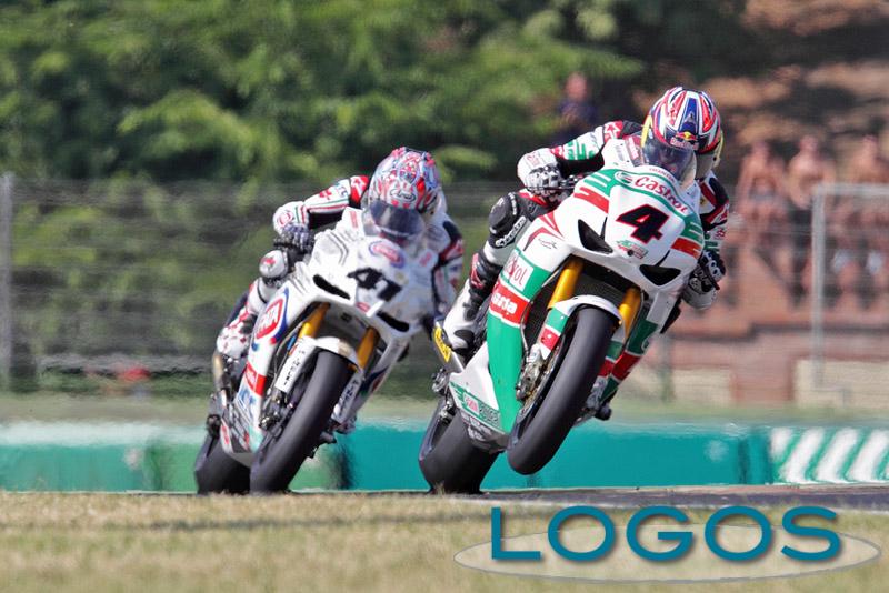 Sport Nazionale - Spettacolo Superbike a Imola (Foto Massimo Cavicchini)