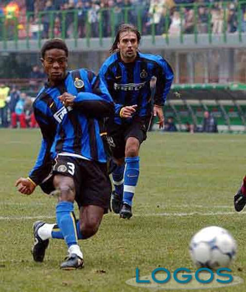 Sport (Bar Sport) - Kallon quando vestiva la maglia dell'Inter (Foto internet)
