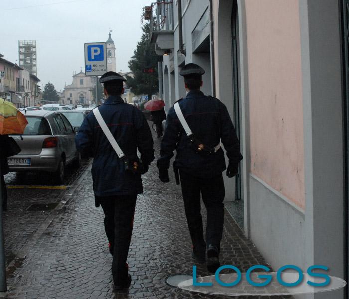 Buscate - Scippo in strada, via la collana