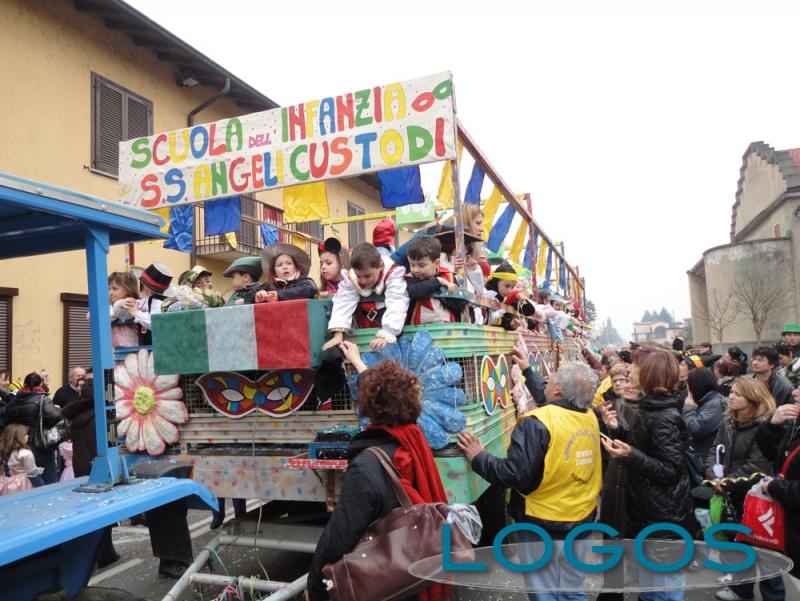 Carnevale 2011 - Arconate: feste e carri in sfilata.1