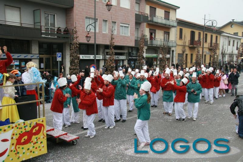 Carnevale 2011 - Turbigo: corteo di scherzi e maschere.2