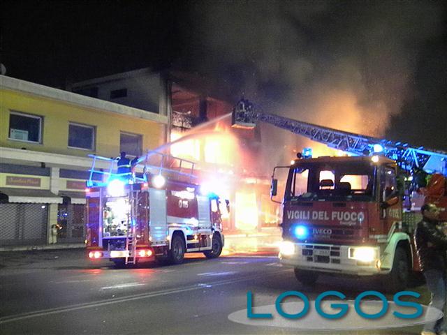 Legnano - Incendio al 'Mobili & Mobili'