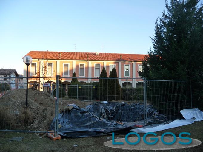 Buscate - Piazza della Filanda, il buco nel cortile