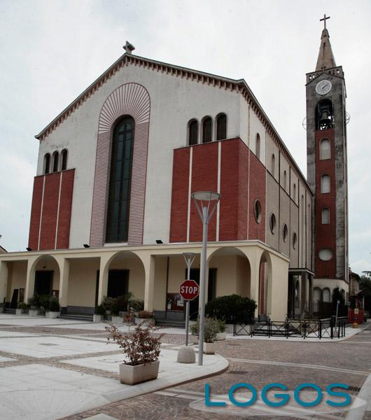 Buscate - La Parrocchia adotta 2 gemellini