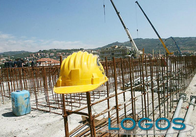Castano Primo - Geometri del Torno in cantiere (Foto internet)