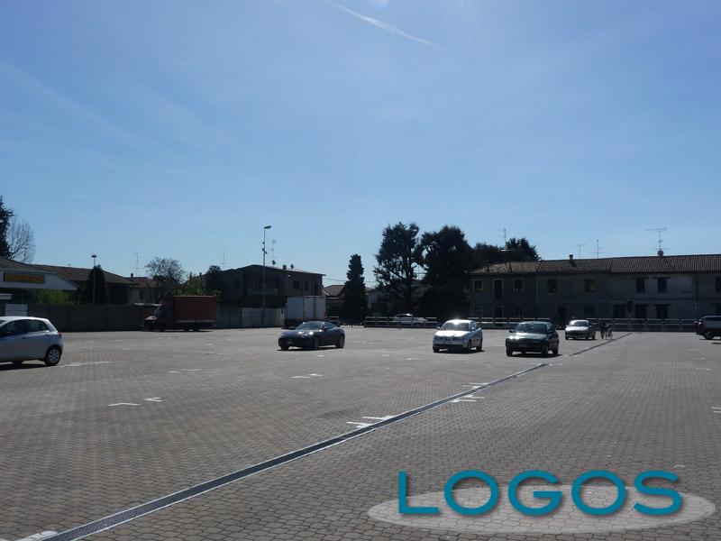 Castano Primo - La piazza Mercato