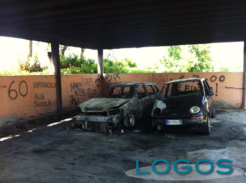 Castano Primo - Incendio al Torno: bruciano due auto