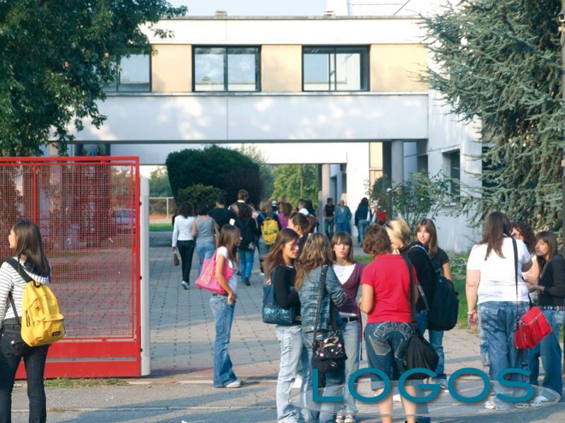 Castano Primo, Scuola