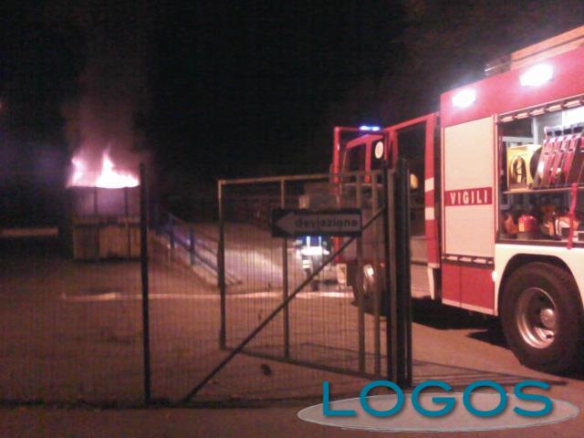 Buscate - Incendio all'Ecocentro