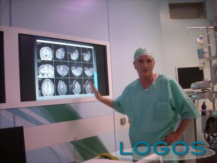 Legnano - presentazione sala neurochirurgia.jpg