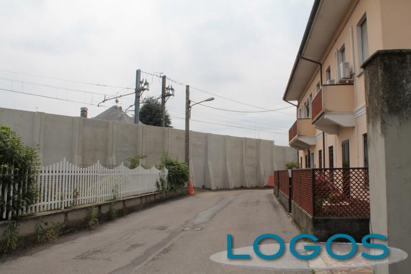 Castano Primo - Le barriere antirumore in via Verdi