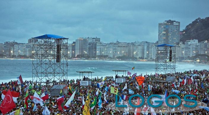 Sociale - Giovani alla GMG sulla spiaggia di Copacabana
