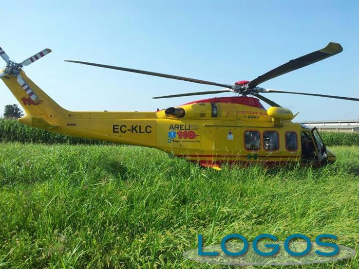 Cuggiono - Elisoccorso vicino la piscina (foto di Marco Di Zinno)