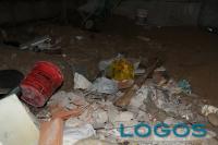 Castano Primo - Rifiuti abbandonati nello scantinato