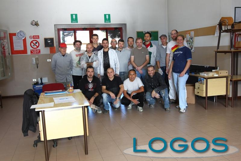 Castano Primo - Genitori - imbianchini a scuola (Foto Franco Gualdoni) Castano Primo - Genitori - imbianchini a scuola (Foto Franco Gualdoni)