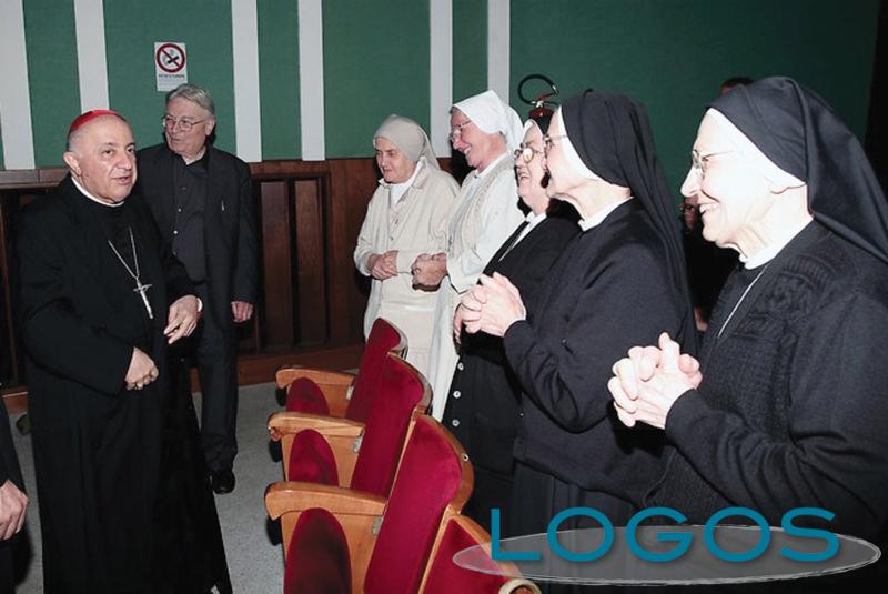 Inveruno - Le suore 'salutano' il paese (Foto d'archivio) Inveruno - Le suore 'salutano' il paese (Foto d'archivio)