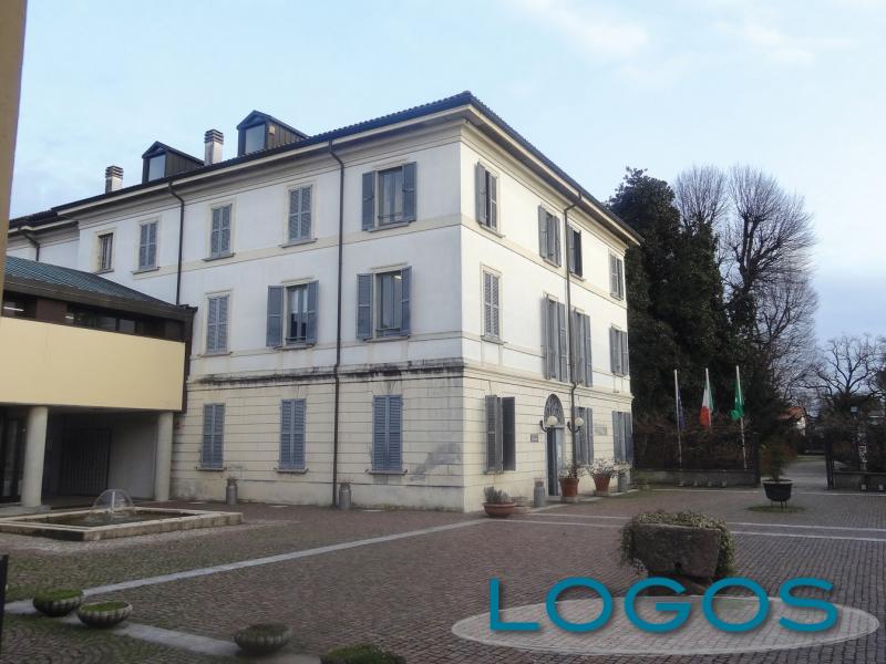 Inveruno, Politica