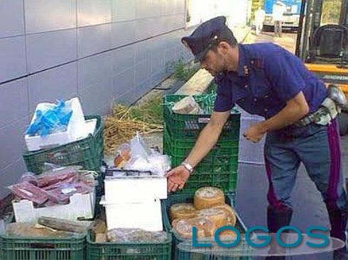 Turbigo - Controlli della Polstrada in un negozio (Foto internet)