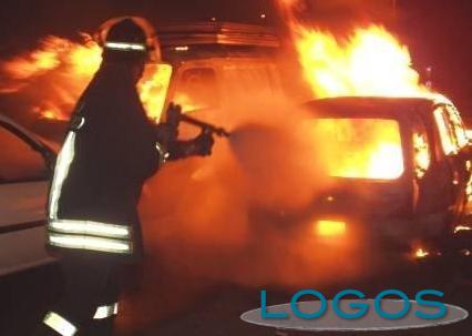 Cuggiono - Auto in fiamme (Foto internet)
