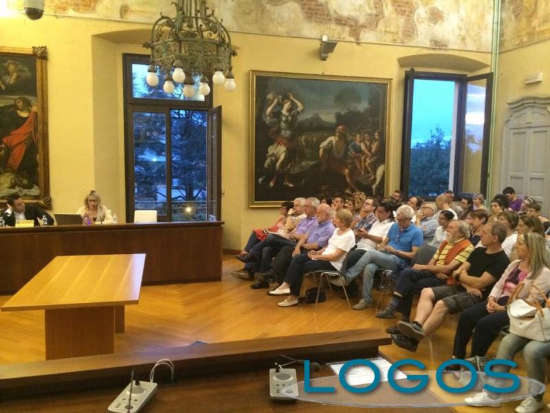 Castano Primo - Un momento dell'assemblea pubblica sul bilancio preventivo (Foto facebook) Castano Primo - Un momento dell'assemblea pubblica sul bilancio preventivo (Foto facebook)