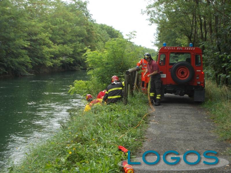 Arconate - I soccorritori lungo il Villoresi