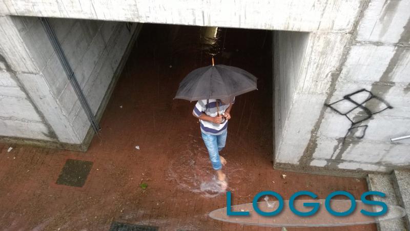 Castano Primo - Il sottopasso pedonale, completamente allagato, in via Lonate (Foto facebook) Castano Primo - Il sottopasso pedonale, completamente allagato, in via Lonate (Foto facebook)