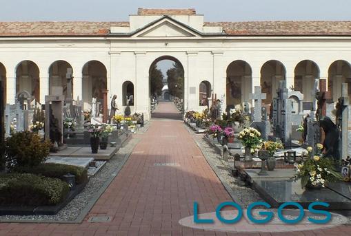 Castano Primo - Il cimitero (Foto internet) Castano Primo - Il cimitero (Foto internet)