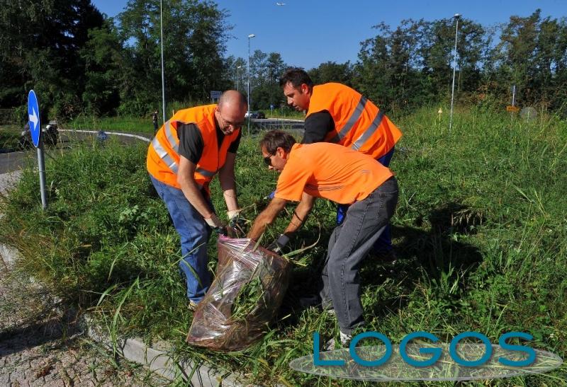 Castano Primo - Pulizia e cura del verde pubblico (Foto Pubblifoto) Castano Primo - Pulizia e cura del verde pubblico (Foto Pubblifoto)