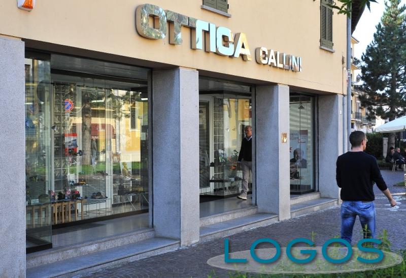 Castano Primo - L'ottica 'Callini' in piazza Mazzini