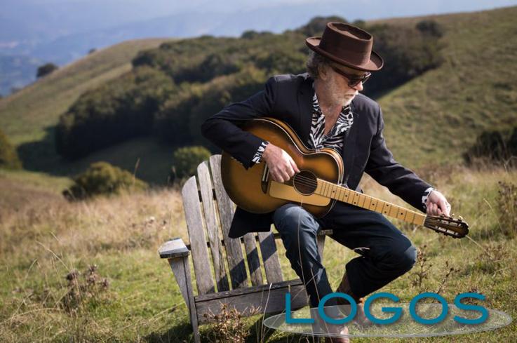 Musica - Francesco De Gregori alla chitarra