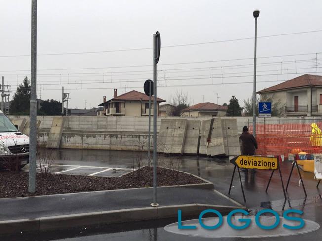 Castano Primo - I lavori di abbassamento del muro in via Lonate Castano Primo - I lavori di abbassamento del muro in via Lonate