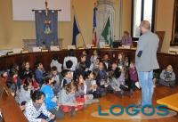 Castano Primo - I bimbi delle Elementari alla scoperta del Comune