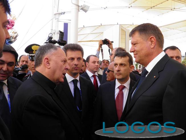 Expo 2015 - Il presidente romeno Klaus Iohannis nel padiglione della Santa Sede