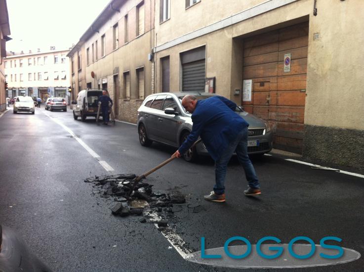 Cuggiono - Esplode la fogna in via Vittorio Emanuele