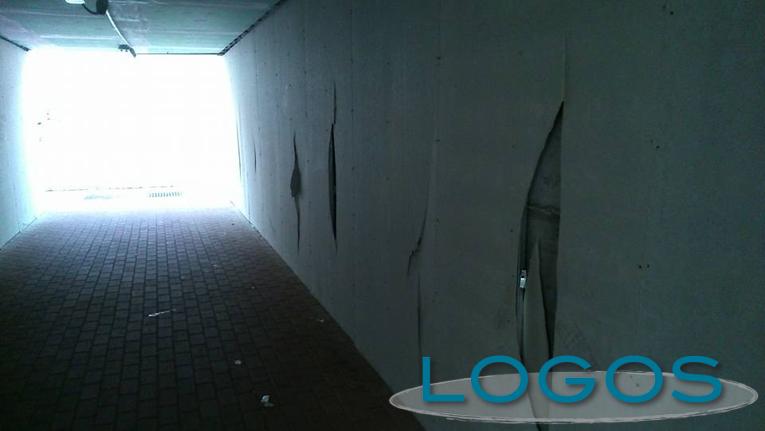 Castano Primo - I pannelli tagliati nel sottopasso di via Lonate Castano Primo - I pannelli tagliati nel sottopasso di via Lonate