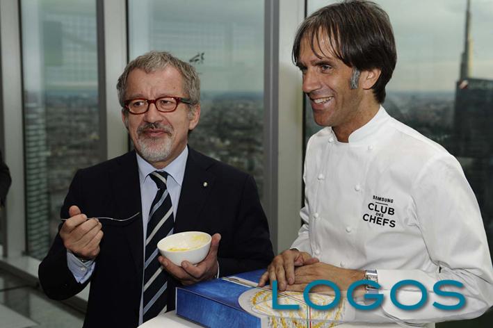 Expo 2015 - Il presidente della Lombardia, Maroni, con Davide Oldani