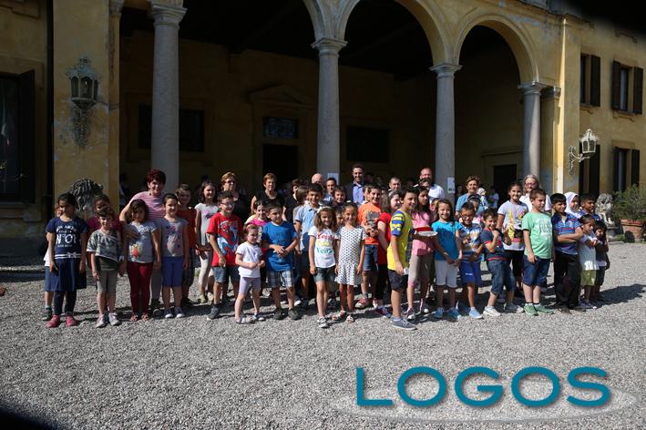 Castano Primo - Alcuni studenti del Pedibus (Foto Franco Gualdoni)