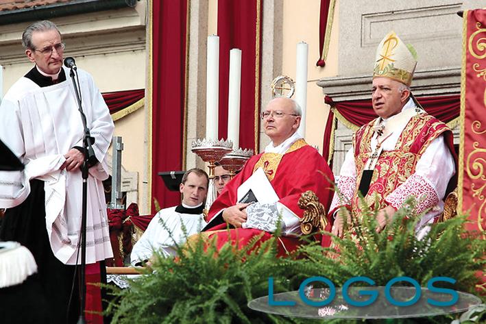 Castano Primo - Don Giuseppe durante le celebrazioni per il Santo Crocifisso