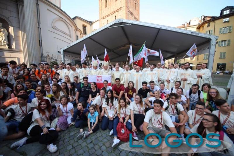 Torino - Giovani piemontesi attendono Papa Francesco
