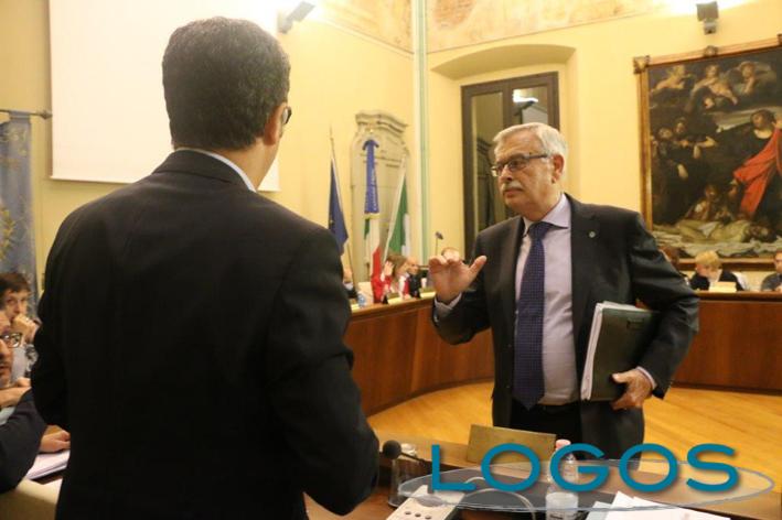 Castano Primo - Adriano Canziani si è dimesso: l'annuncio in consiglio comunale (Foto Francesco Maria Bienati) Castano Primo - Adriano Canziani si è dimesso: l'annuncio in consiglio comunale (Foto Francesco Maria Bienati)