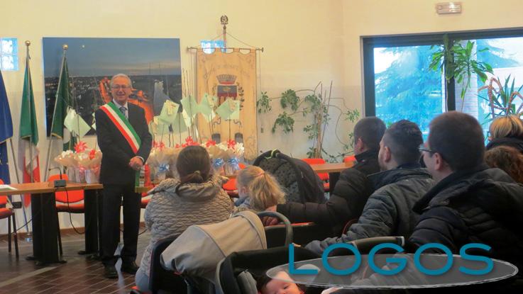 Bernate Ticino - Consegnati i bonus bebè 2015