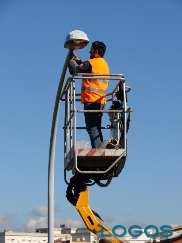 Castano Primo - Lavori ai pali dell'illuminazione (Foto internet)