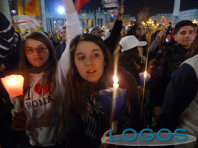 Roma - Giovani in preghiera a una veglia
