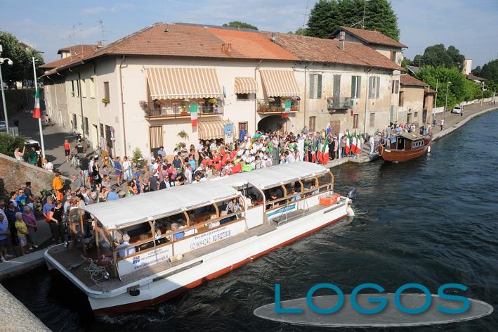 Turbigo - Navigazione sul Naviglio (Foto d'archivio)